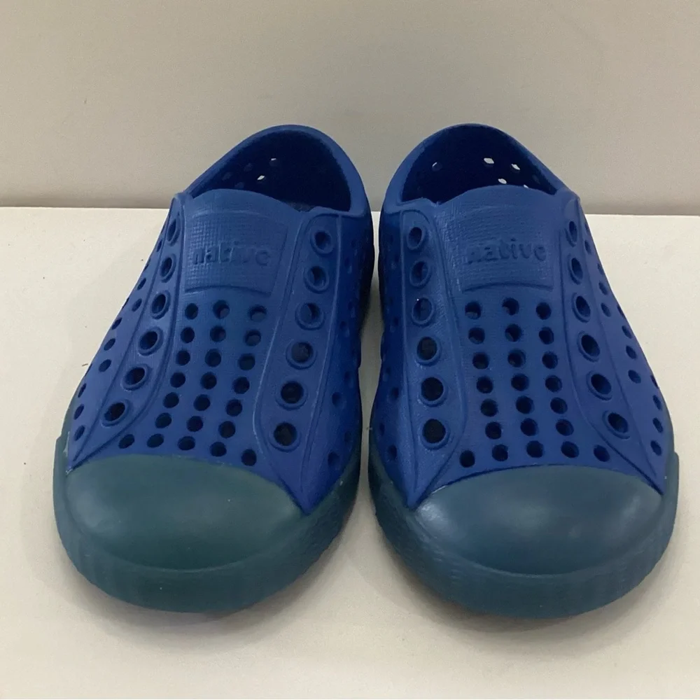 Native shoes Jefferson Blue w/ blue Trim size 4 Unisex
